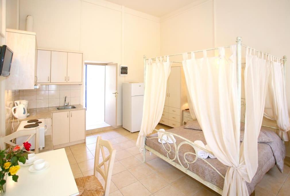 On The Beach Apartments Хора-Сфакион Экстерьер фото