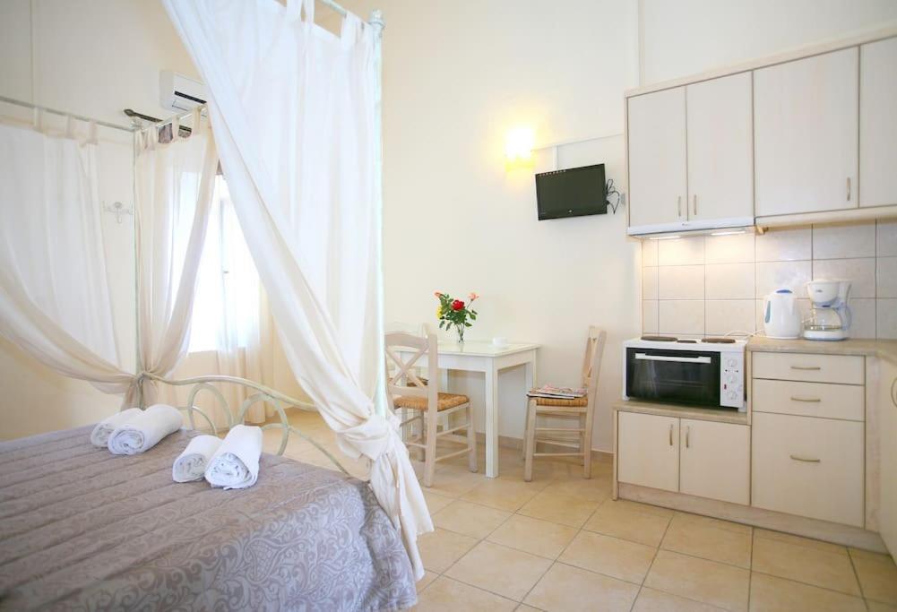On The Beach Apartments Хора-Сфакион Экстерьер фото